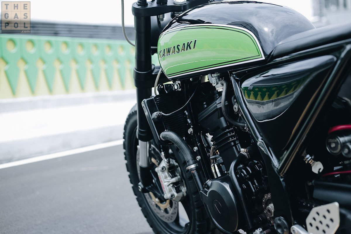 側蓋當然也是手工做出來的，符合新的副車架線條