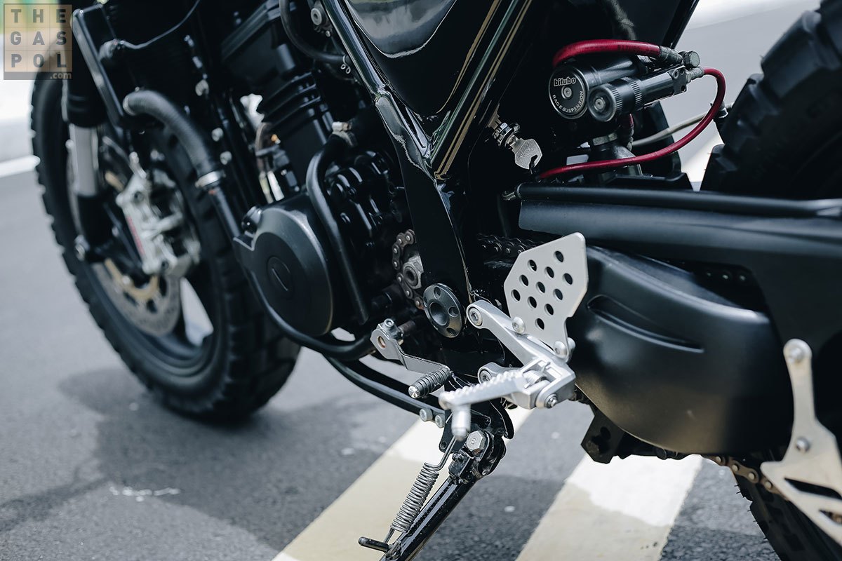 把Speed Triple 的單搖臂裝上車不是一件簡單事，但GMG 作出來的完成度非常高