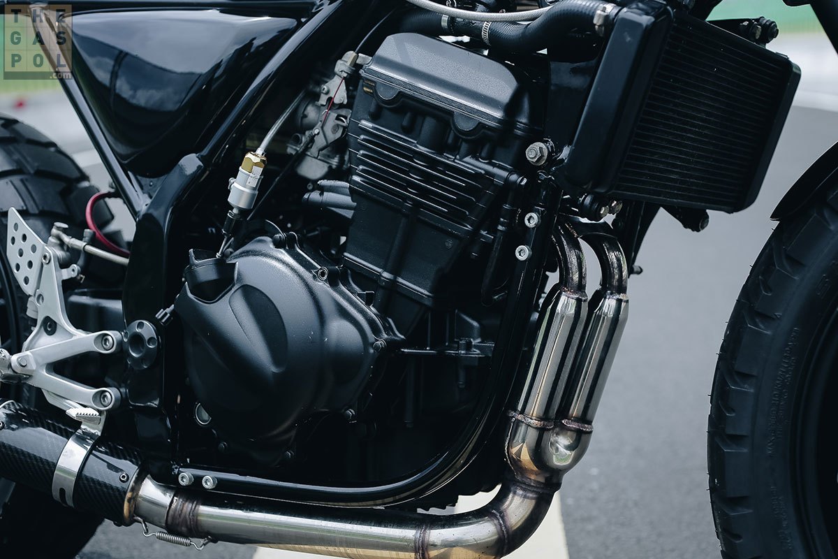 引擎不再這次的改裝範圍內，但排氣管尾段還是做了修改