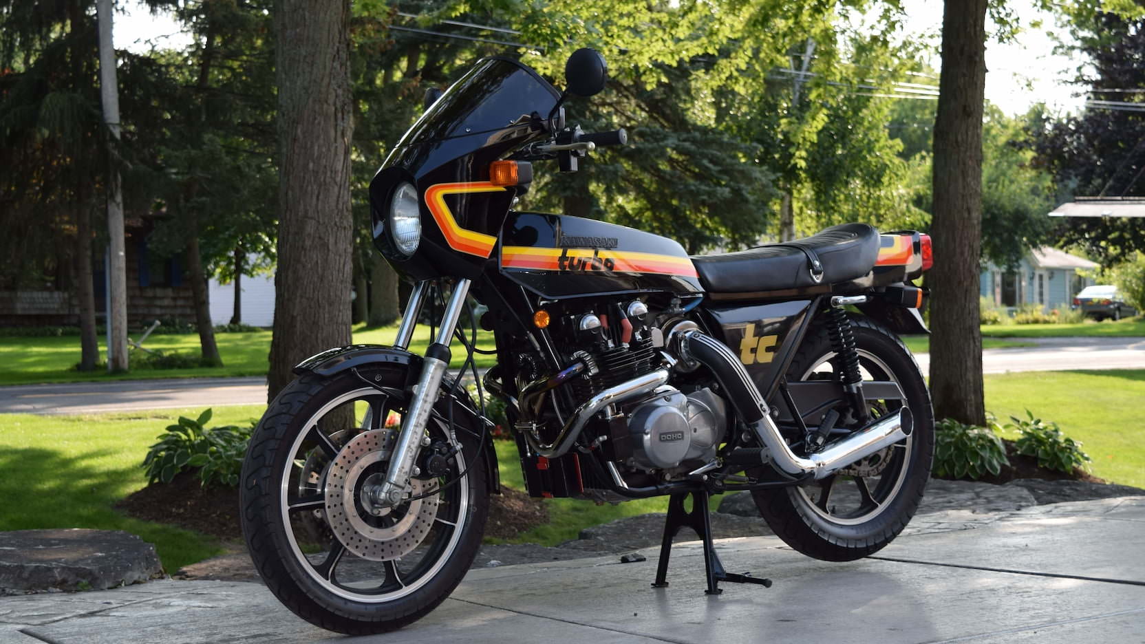 KAWASAKI在1978年曾經販售過的Z1R-TC擁有超狂的130hp @ 8,500rpm動力表現