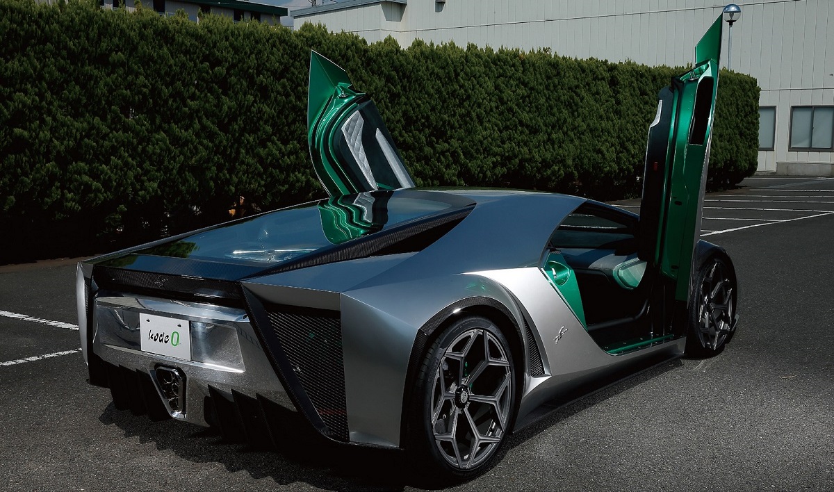 車尾的設計很有看頭,相較於簡單且平整的車頭造型,車尾顯得乖張且暴力