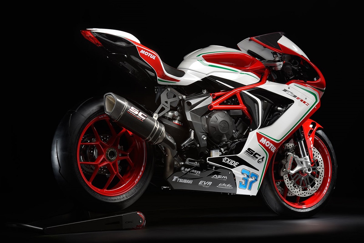 透過引擎重新調校，換上新的平衡軸，凸輪軸再配合電控與進排氣優化，碳排放減少50％，噪音也降低48％