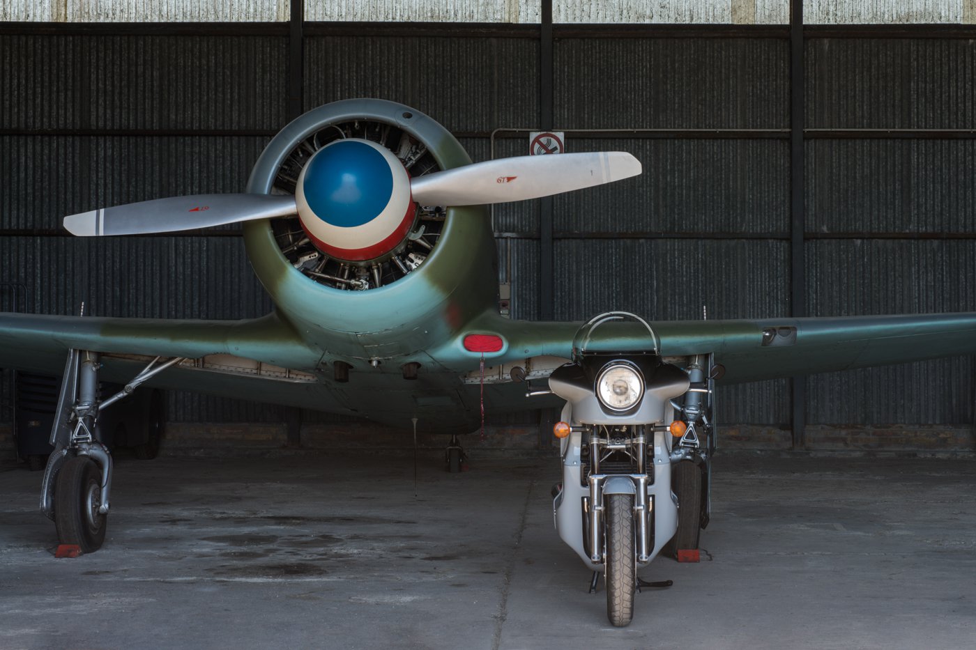 翻新ZEPHYR1100之後，在車身上以手工方式製作整流罩支架，再搭配零式戰機的彩繪，完成一輛向經典戰機致敬的代表作