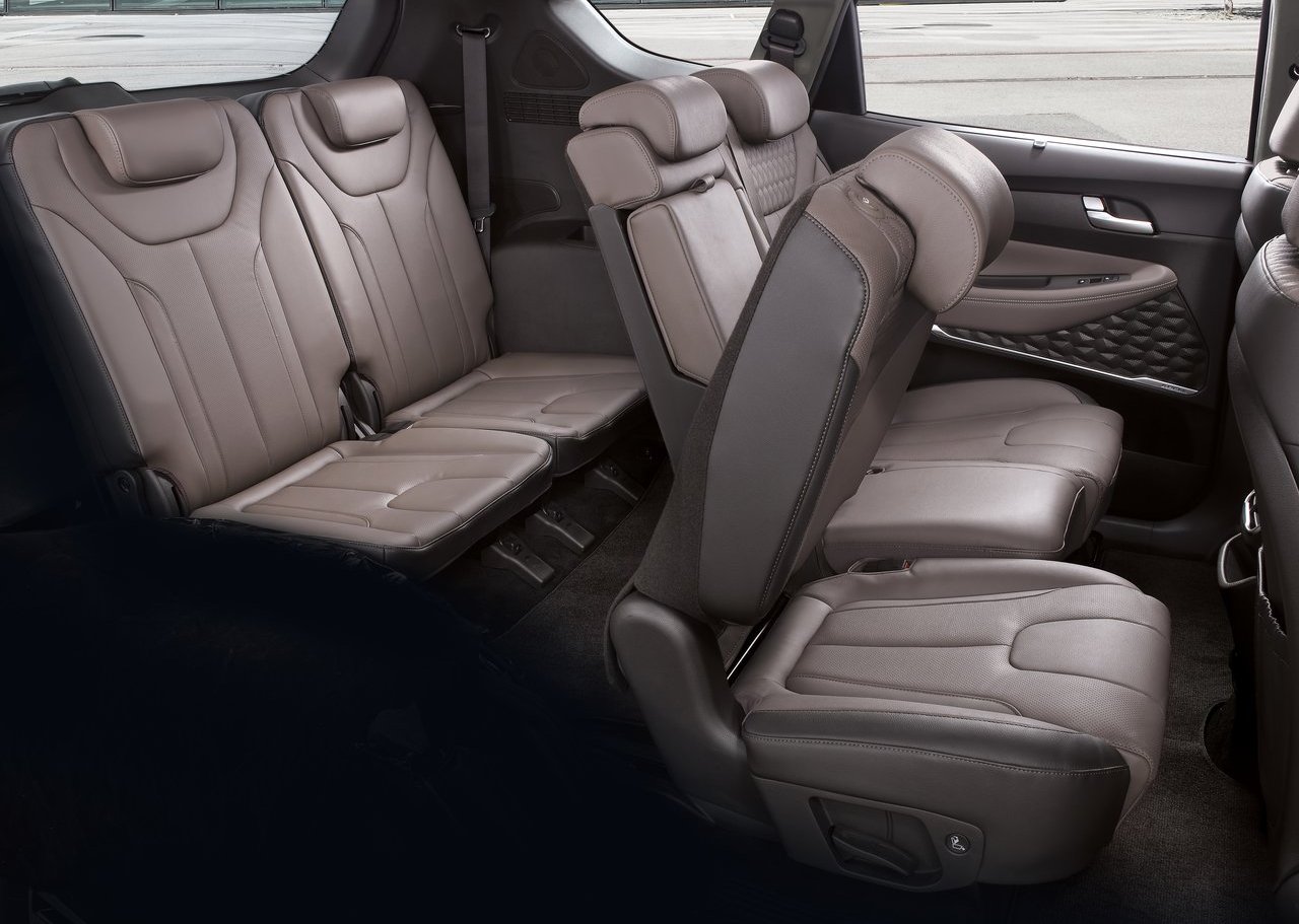 The All-New SANTA FE以超越同級的豪華質感,讓全車七名乘員都能有舒適且貼心的乘坐體驗