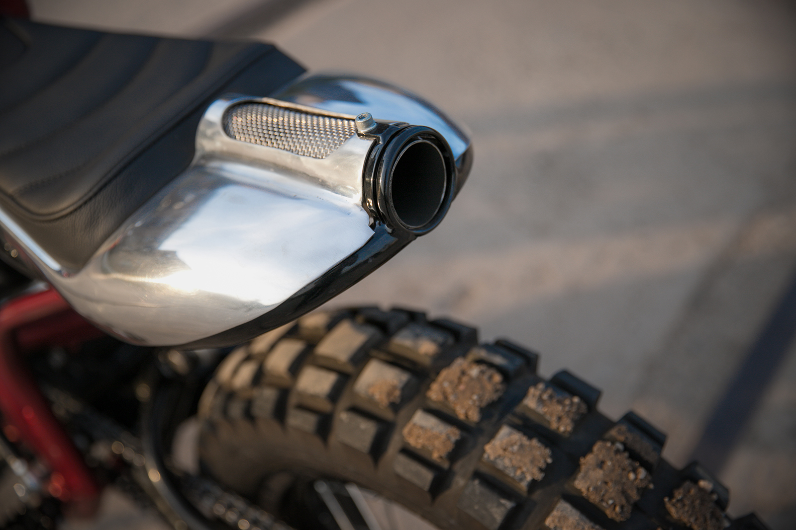 簡潔俐落的視覺是Keeley在設計時的最高原則，他甚至耗費不少時間用心隱藏所有的鎖點