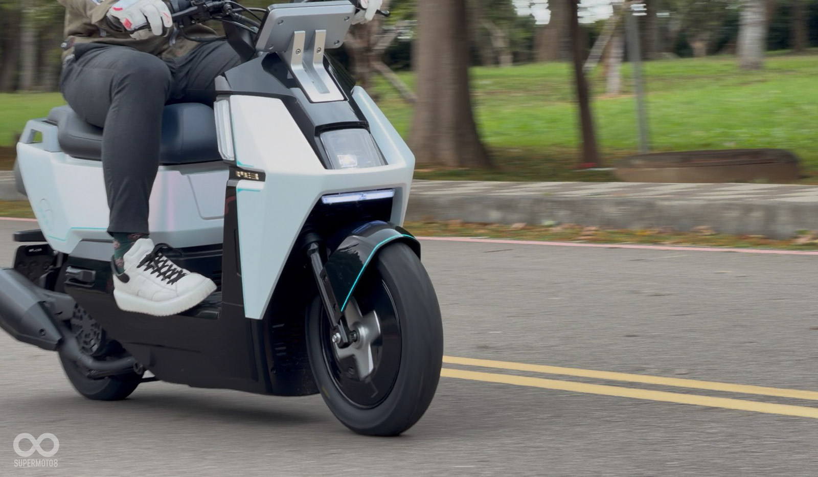 短暫的移動過程相當順暢，感受不到切換的動力落差