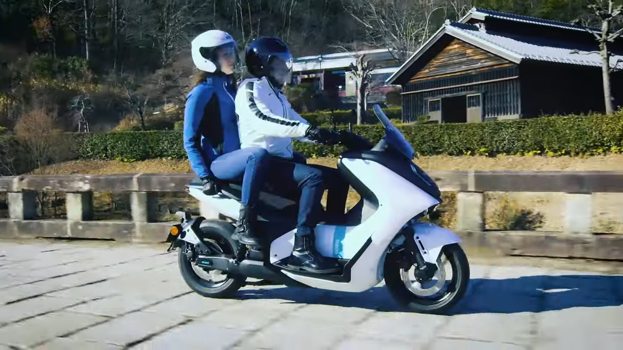 YAMAHA E01有如大羊般的車身體態,看起來相當舒適