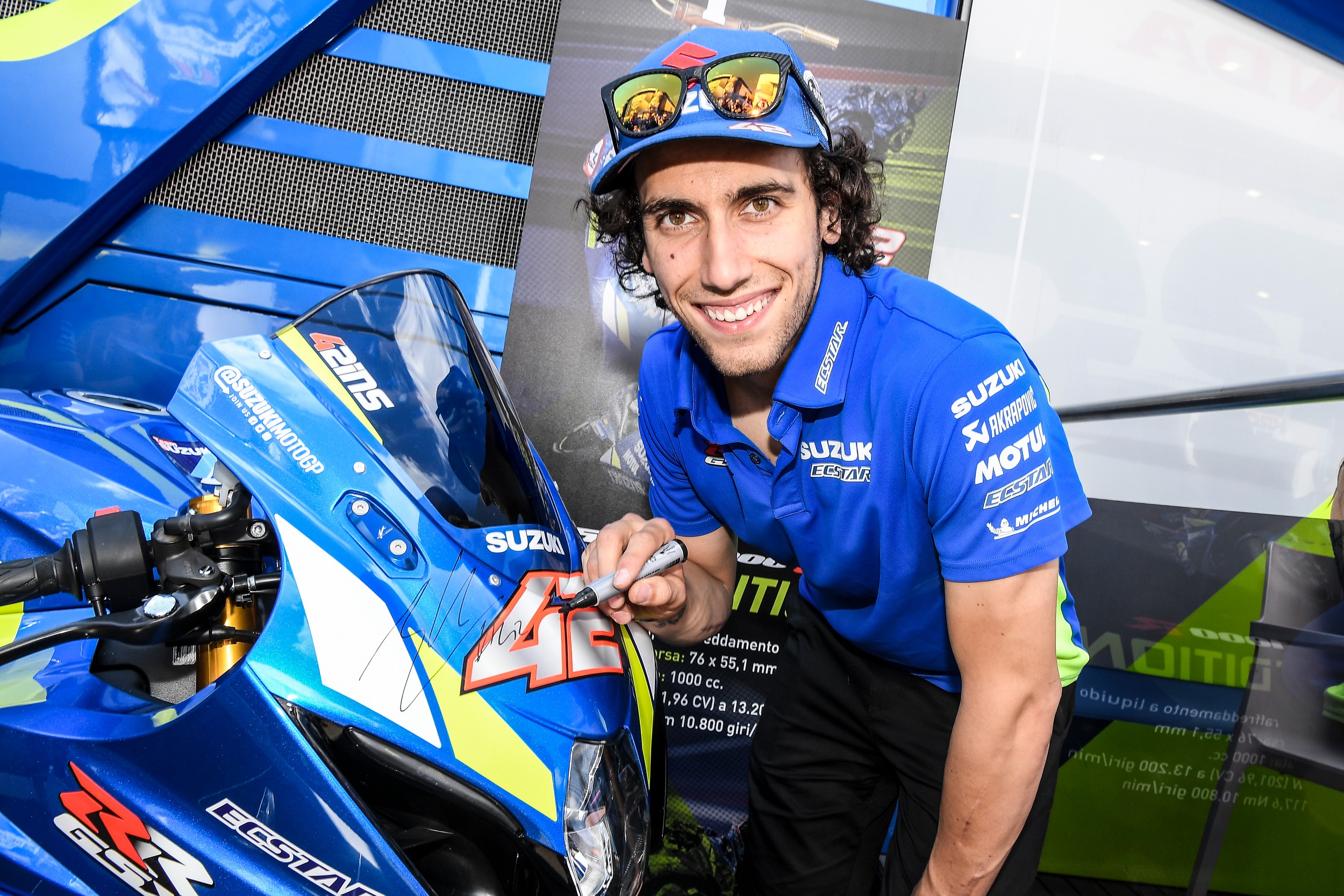 Alex Rins在剛剛結束的義大利站期間,親自在這台「SUZUKI GSX-R1000R Texas Edition」上簽名