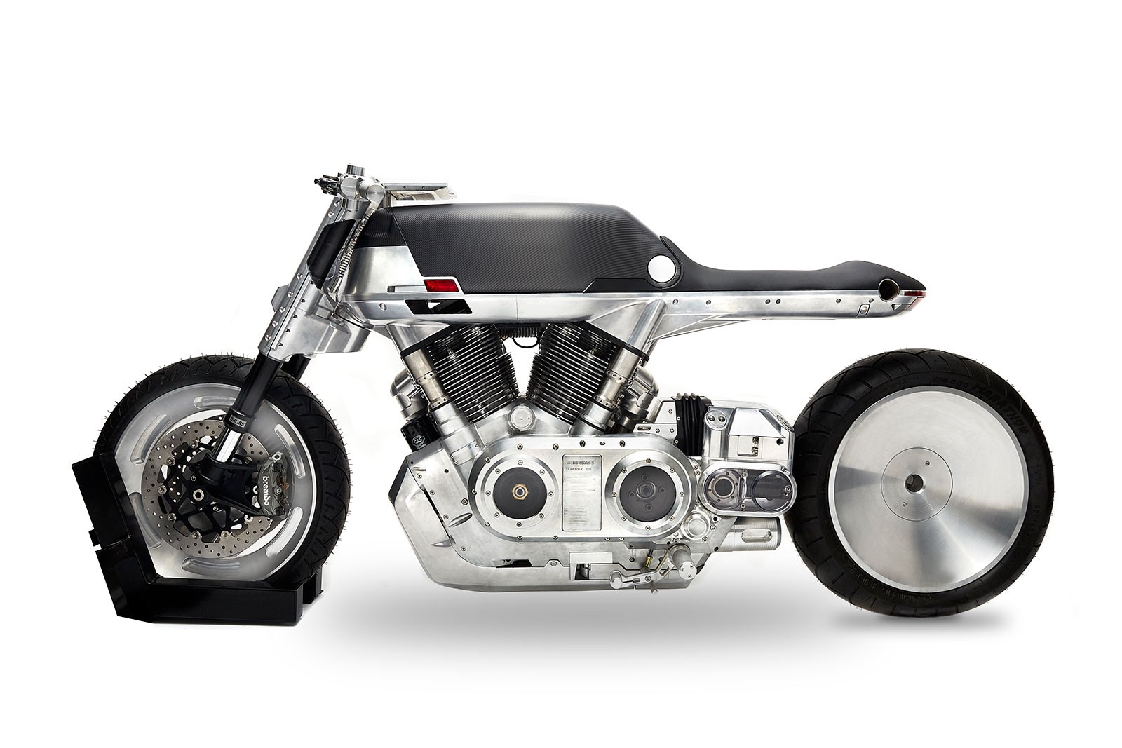 碩大的引擎已經證明美國人依舊是熱愛肌肉與V型雙缸的民族