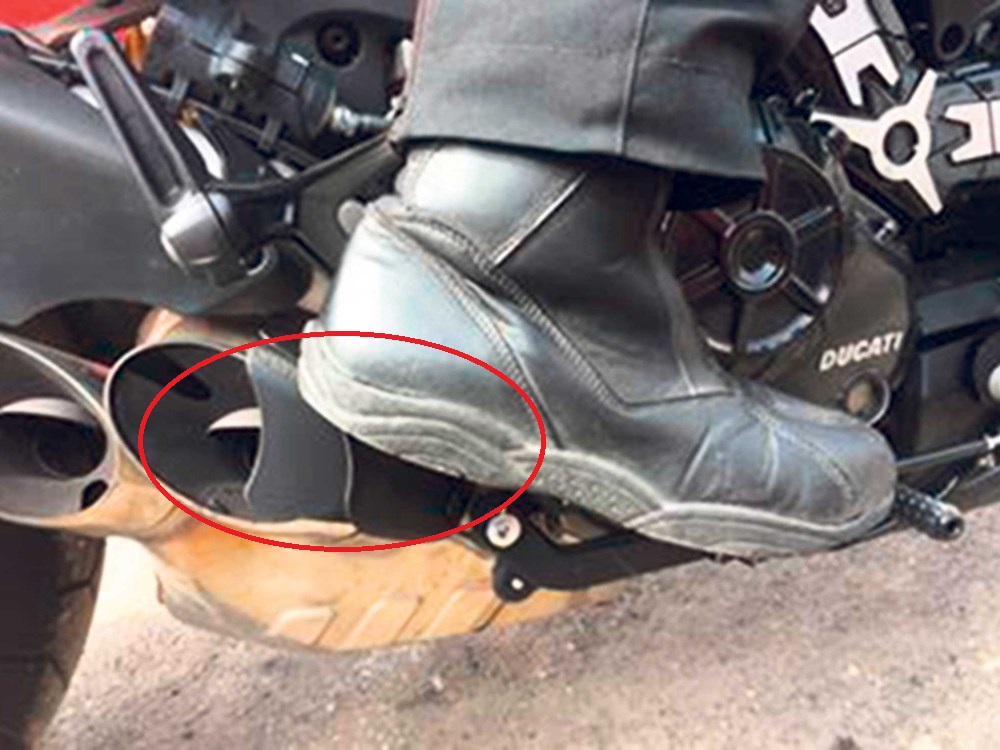 紅圈處是排氣管隔熱罩