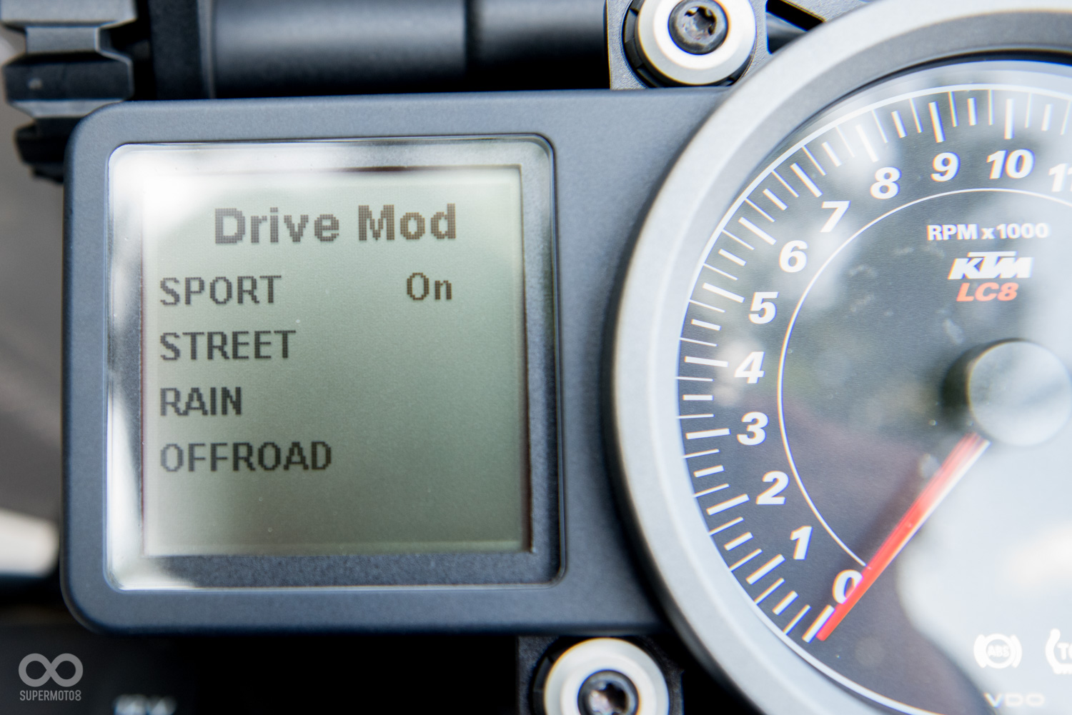 騎乘模式共分為SPORT、STREET、RAIN、OFFROAD四段,讓騎士可依據需求進行調整