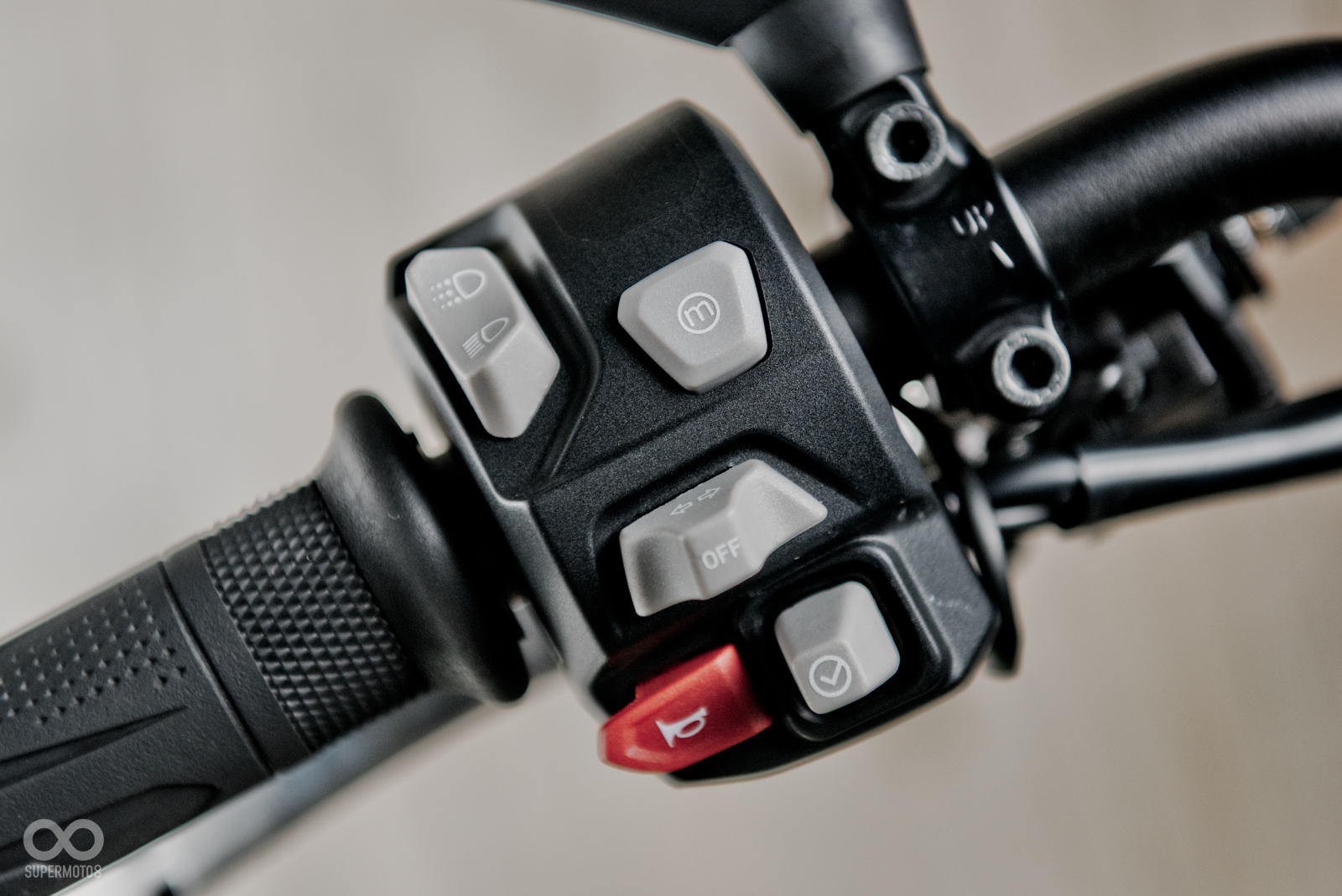 功能雖多,但整合的相當完美,操作邏輯清晰,操控也相當直覺