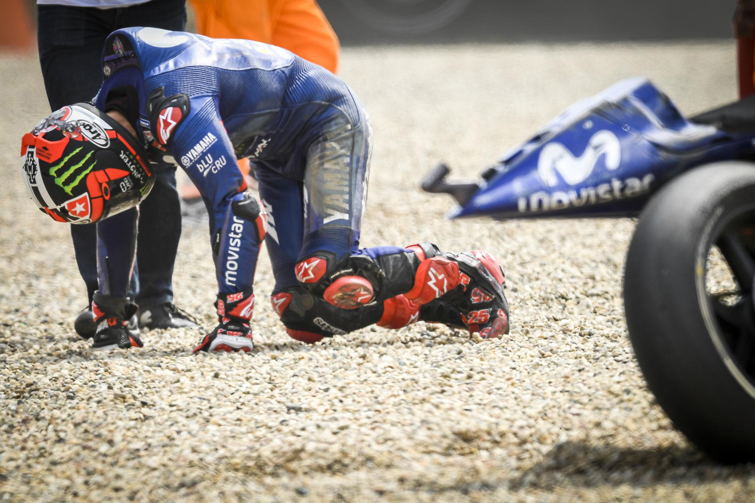 小牛昨天正賽第一圈就非常不幸的被捲入碰撞意外退賽