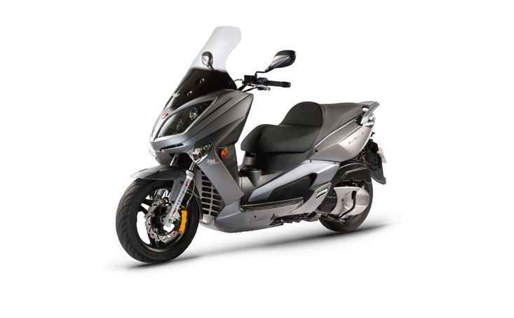 某些車廠為滿足特殊需求,推出身形不比125車種大多少的251c.c. 車型,卻被法律視作汽車