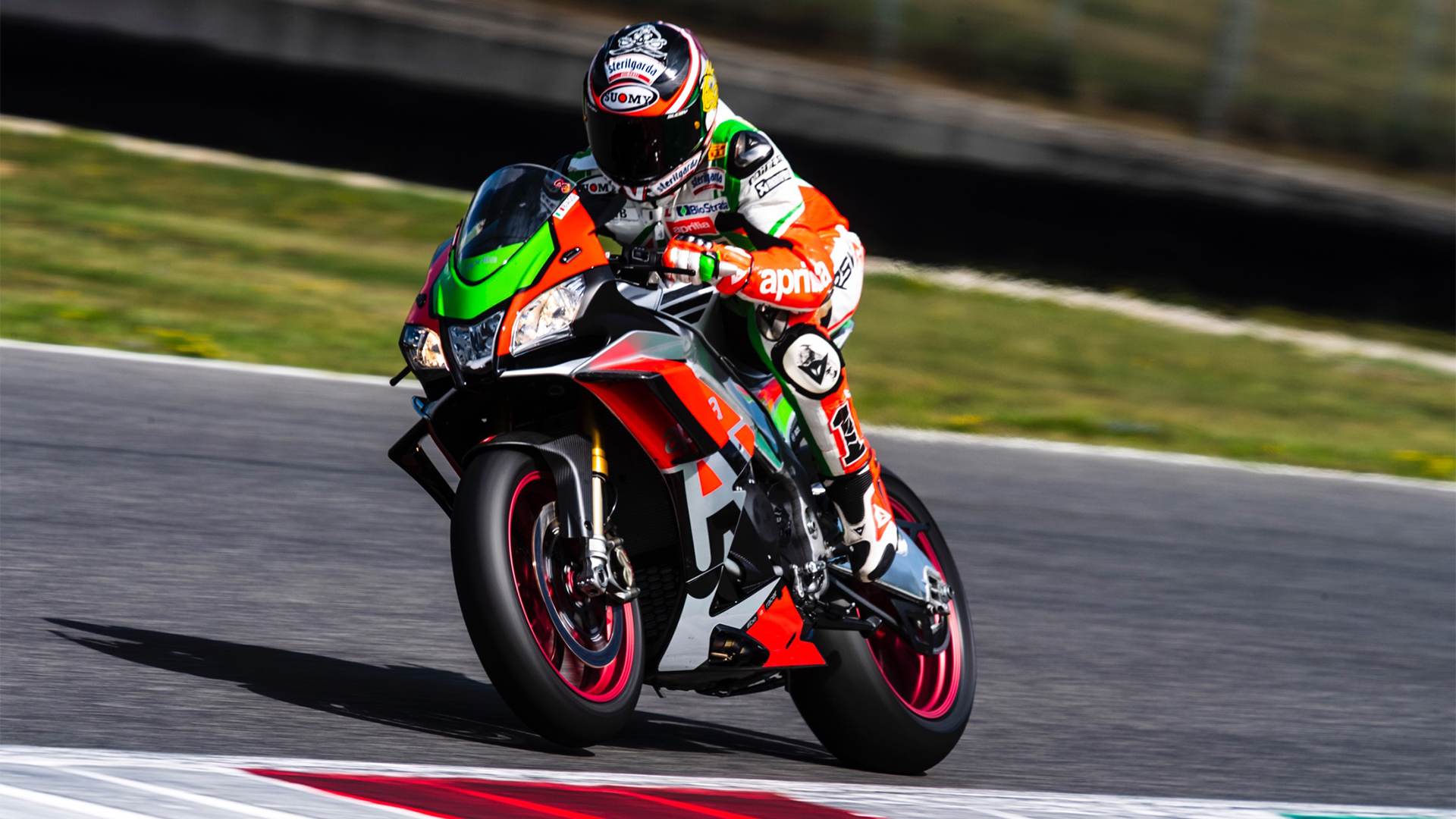 Max Biaggi以前MotoGP車手的身份在WSBK大殺四方