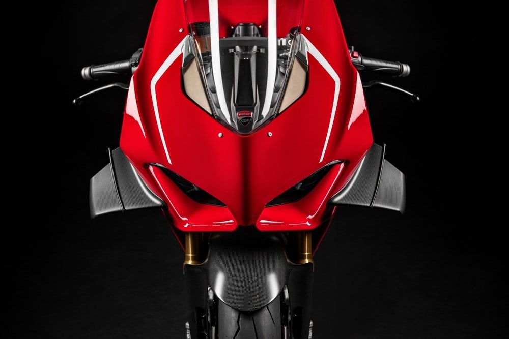 從Panigale V4R開始，市售車的空力套件大戰就已經開始醞釀。