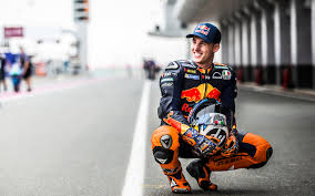 除了車手的紀念商品之外,買家還能挑選自己喜愛的一站GP,前往加入Red Bull KTM車隊成為他們的貴賓,甚至還能和車手們單獨的面對面聊天啊!