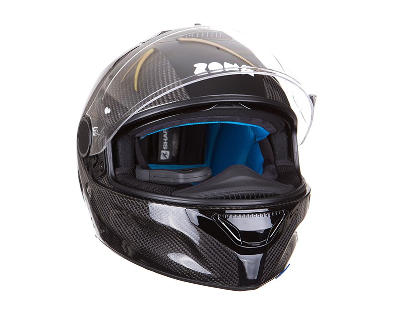 與接收器一體的抬頭顯示器則是由安全帽內襯與緩衝材質中空隙穿過,安置在帽子內部前方(左右側皆可),如此便完成安裝