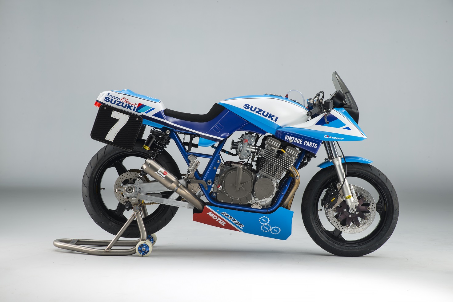 即將參加今年五月英國Endurance Lengeds 耐久賽的GSX1100 Katana，配上現代的科技和彩繪，真是會讓人重新愛上它。