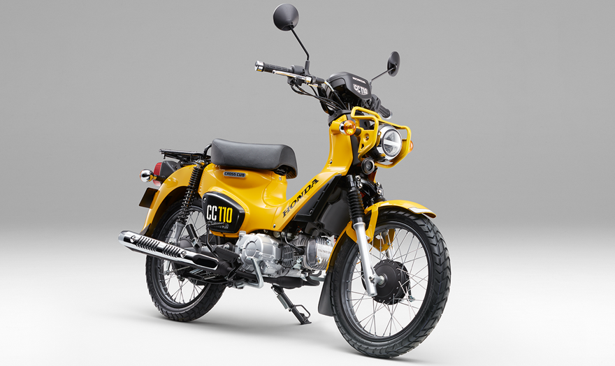 2018 Cross Cub 110 將腳部擋板取消，使整體看來更輕巧