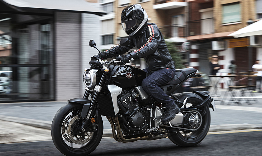 與Honda當家旗艦CBR1000RR使用同一顆心臟的CB1000R,對於街車的性能詮釋有著一種全新的理解
