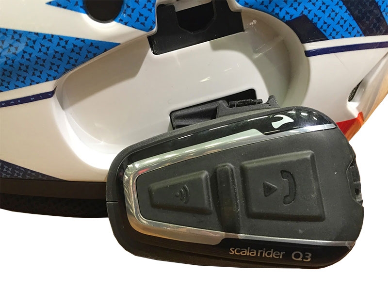 位在左側的顏牙主機座,連接主機就具有藍芽通訊功能