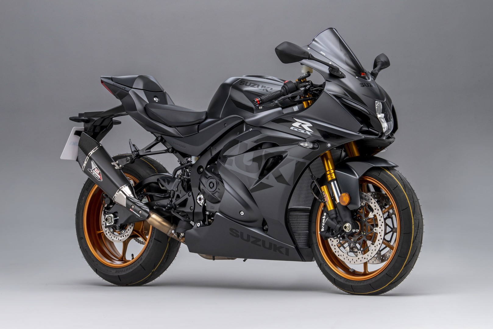 目前英國的GSX-R1000有推出幻影特仕版，採用消光灰與金色搭配