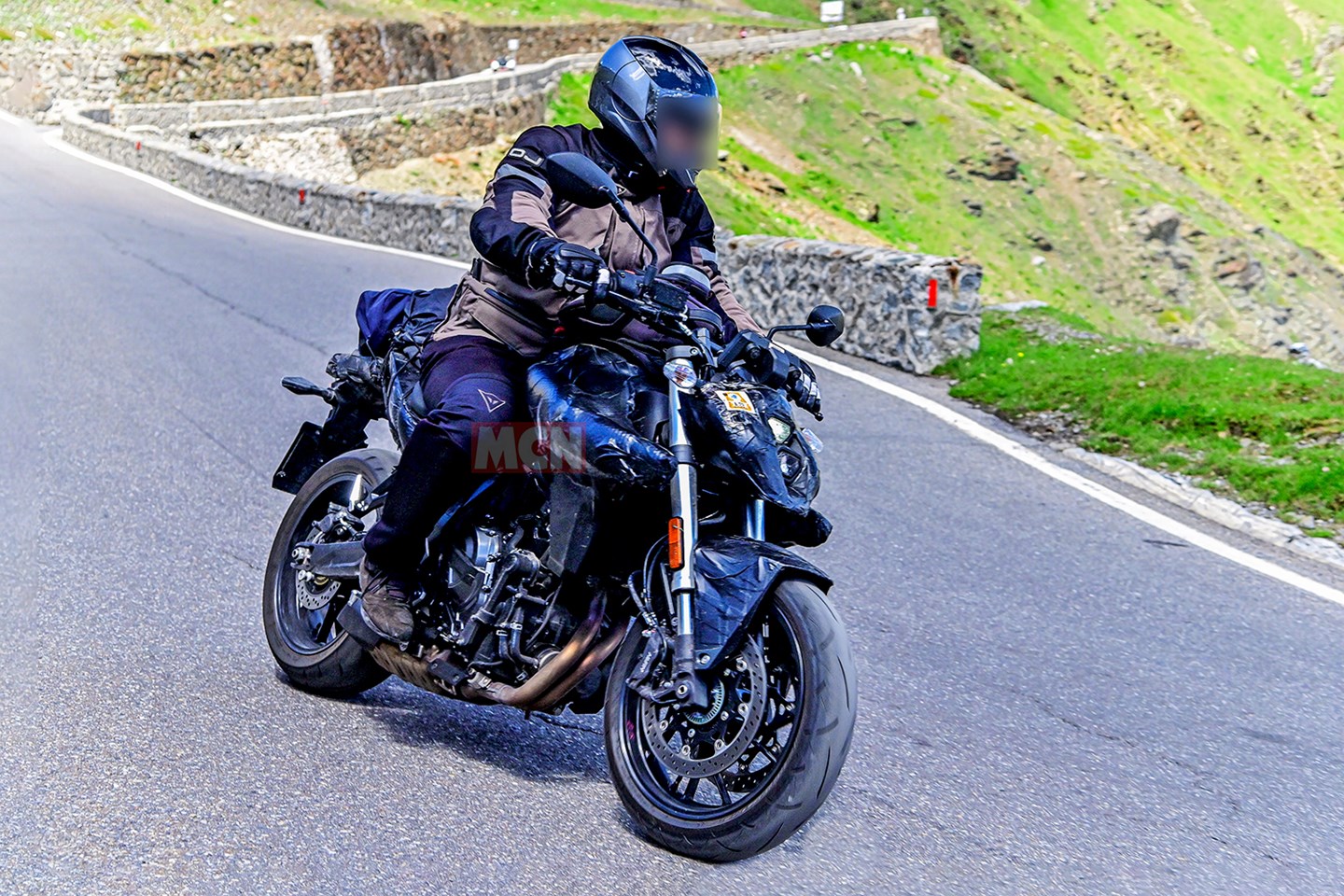 先前外媒捕獲SUZUKI並列雙缸測試車