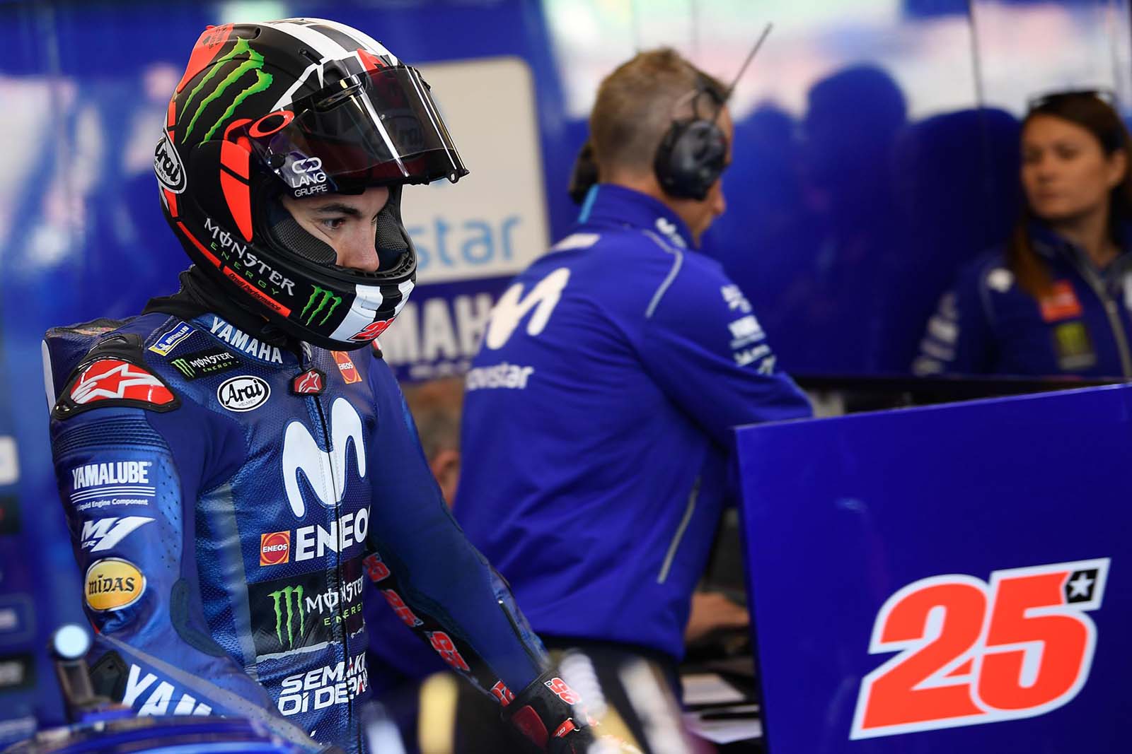 Vinales近期罕見的傳出與車隊技師長意見不合的消息，可見賽車的問題與停滯，讓Vinales感到相當沮喪，在法國站，他也表示只有用必摔的決心去騎這台M1，才能跑出稍微能看的成績，對於M1的不滿，可能已經瀕臨界線了。