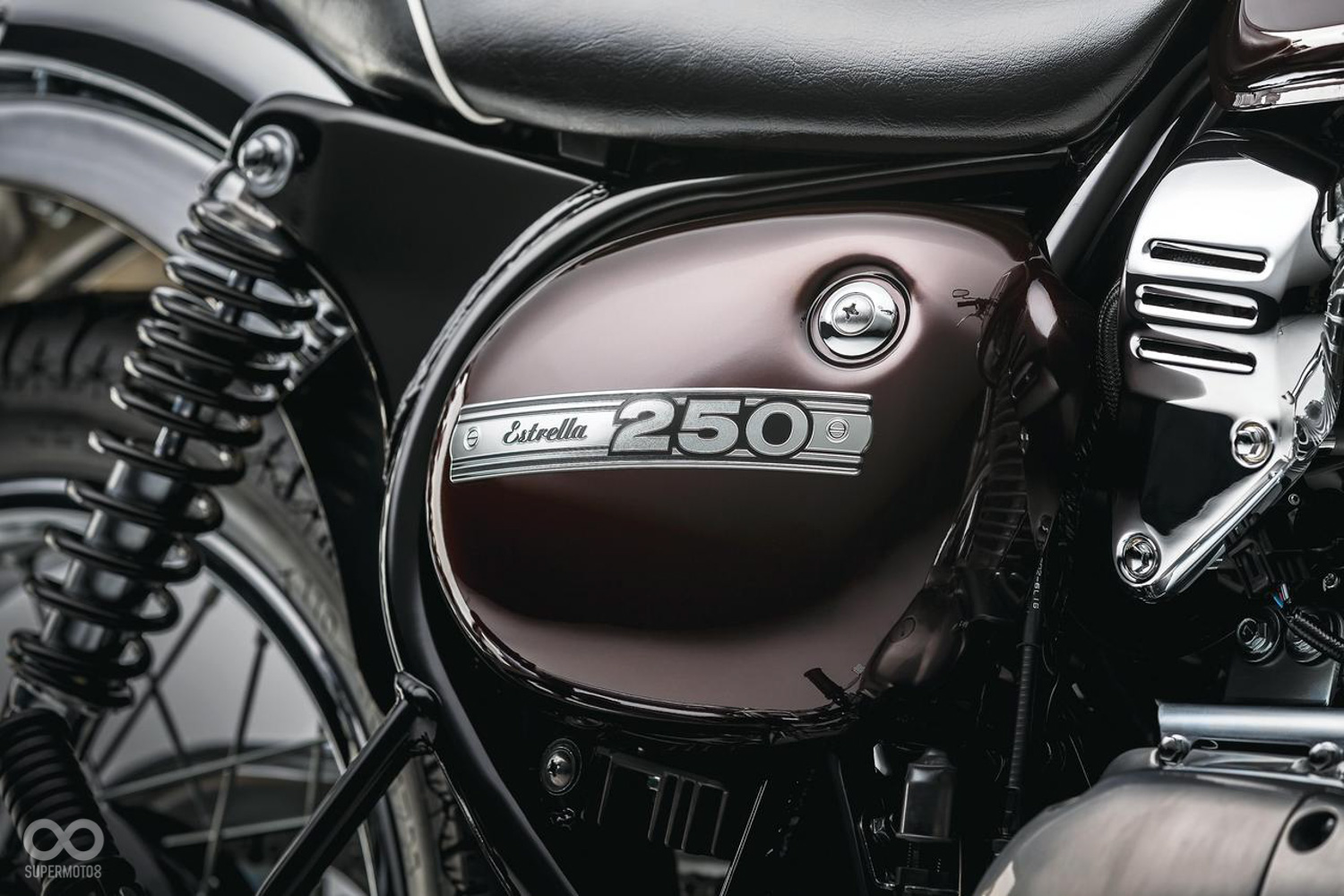 Estrella 250的logo則是移到了側蓋上頭