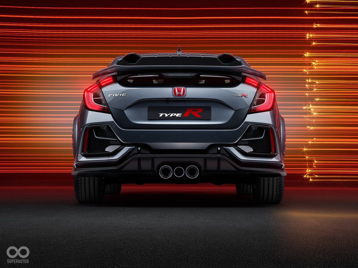 尾翼造型是兩輛車在外觀最明顯的差別