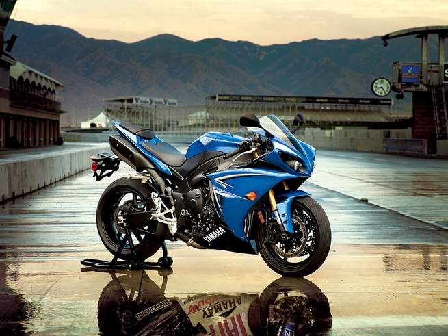 除了抓地力的優勢之外,十字曲軸引擎也創造出了完全不同的直四排氣聲浪,在當時可說是讓R1迷們相當自豪的特點