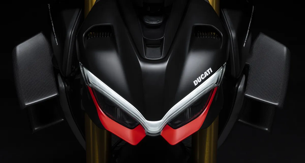 Ducati Streetghter V4相當具有辨識度的頭燈造型，似乎將移植到2025年式的BMW S1000 R身上
