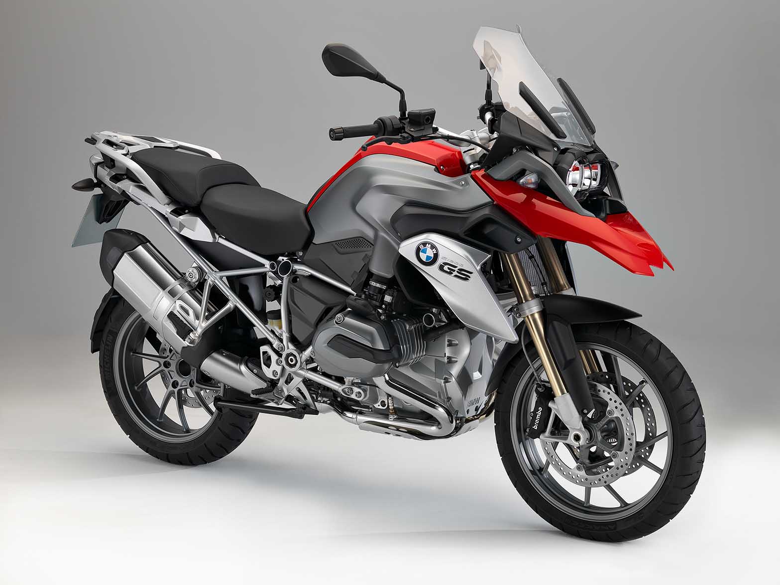 BMW 自2013年起將水冷系統放到R1200GS 身上,但冷卻道只著重在燃燒室,俗稱半水冷引擎