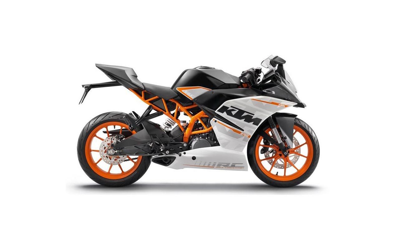 初登場的KTM RC 390擁有前衛的外觀，這時排氣管依舊為底排設計