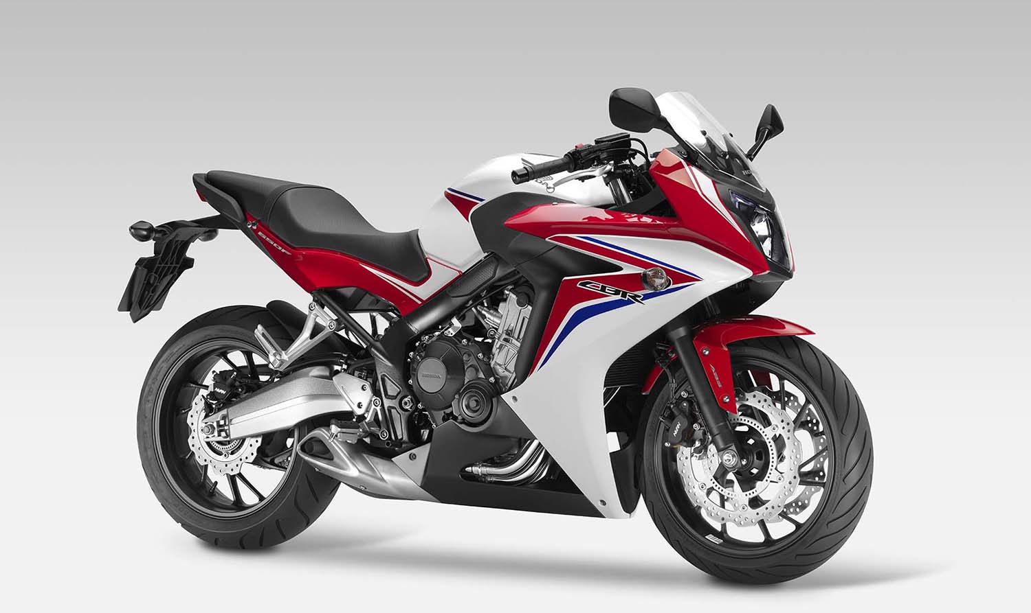 設計上越趨動感的2016 CBR650F,已有承接CBR600RR位置的態勢