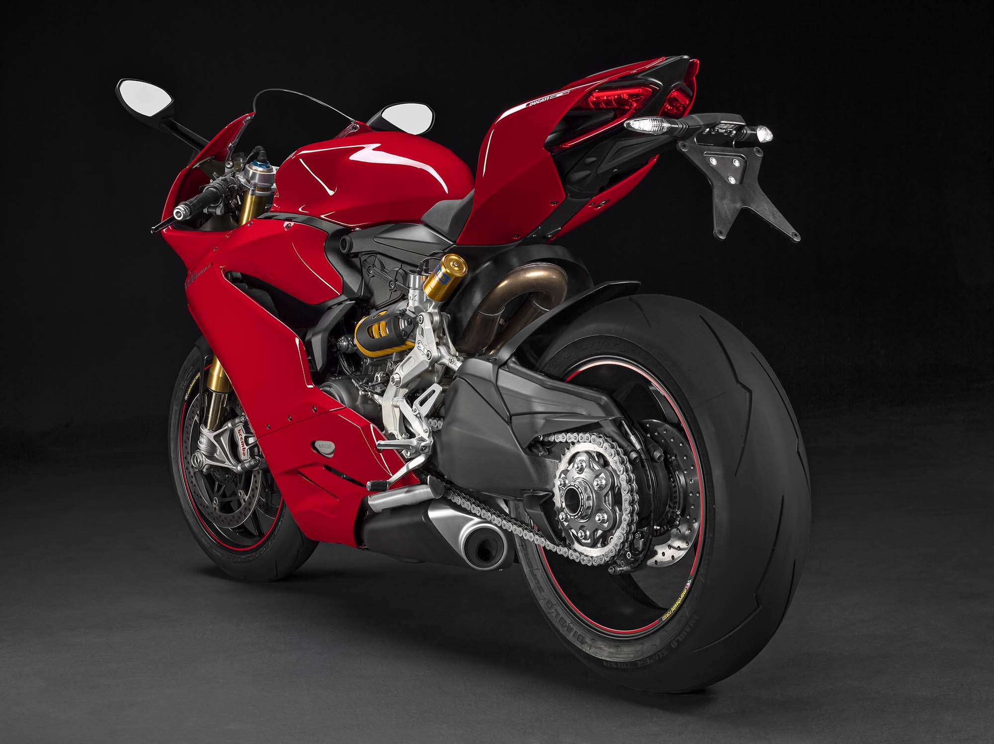 現行雙缸Panigale,注意後避震器已從上方間諜照中車輛上消失,不禁令人好奇新車的內部設計