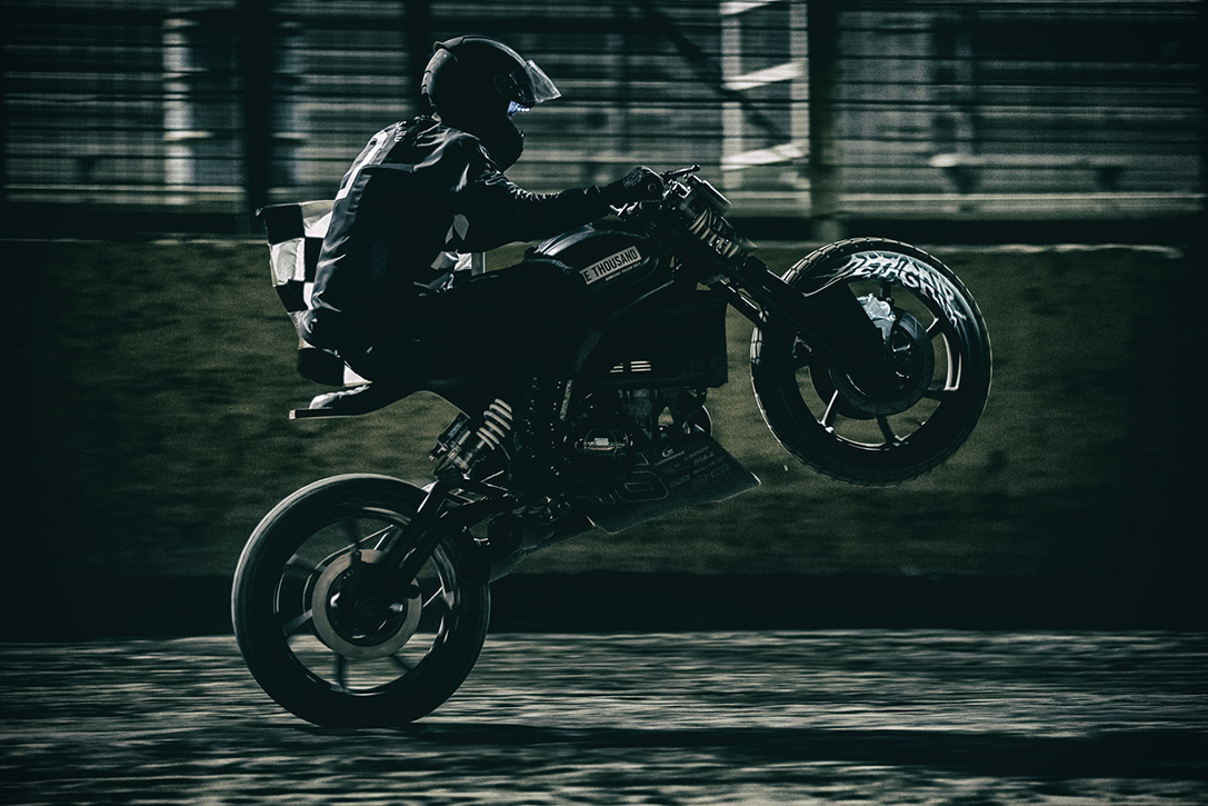 製作初期改裝團隊把Kawasaki Vulcan拆個精光，只保留引擎、油箱與車架