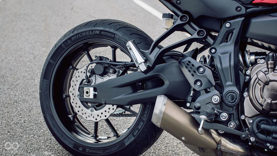 加長後搖臂讓軸距與懸吊行程增加,舒適性、高速穩定性都獲得提昇