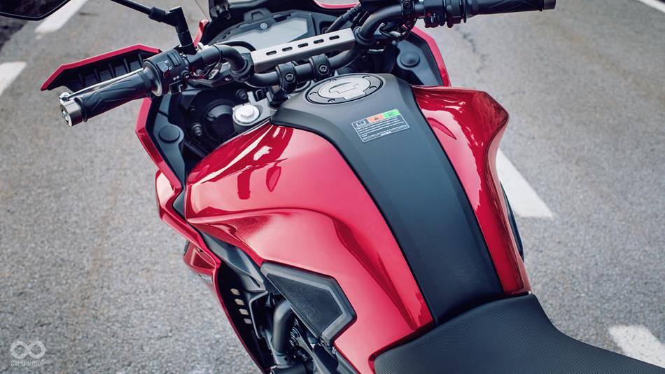 搭配全新17公升大油箱