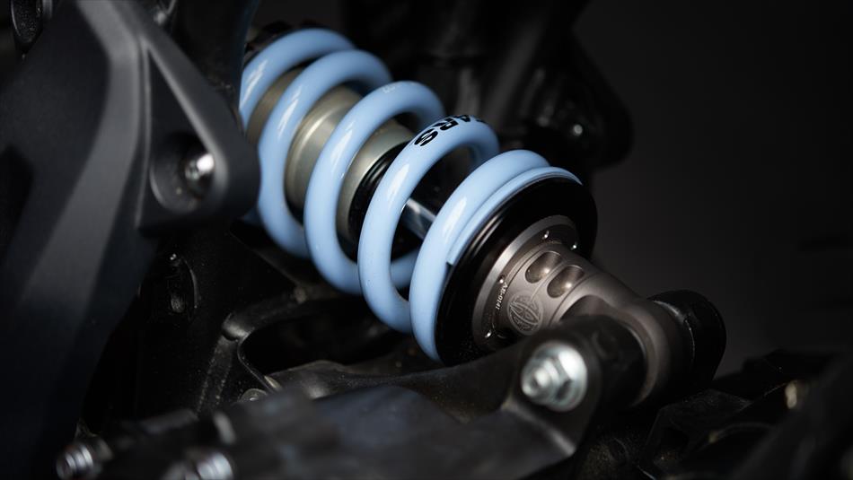 Gears Racing後避震器,彈簧線圈特別改為與車身同色