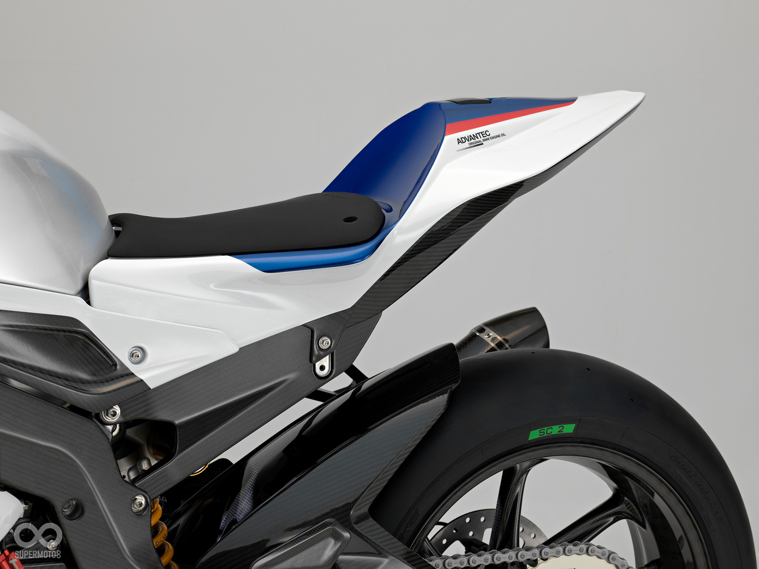 透過副車架調整HP4 RACE擁有845、830、815三段座高設定