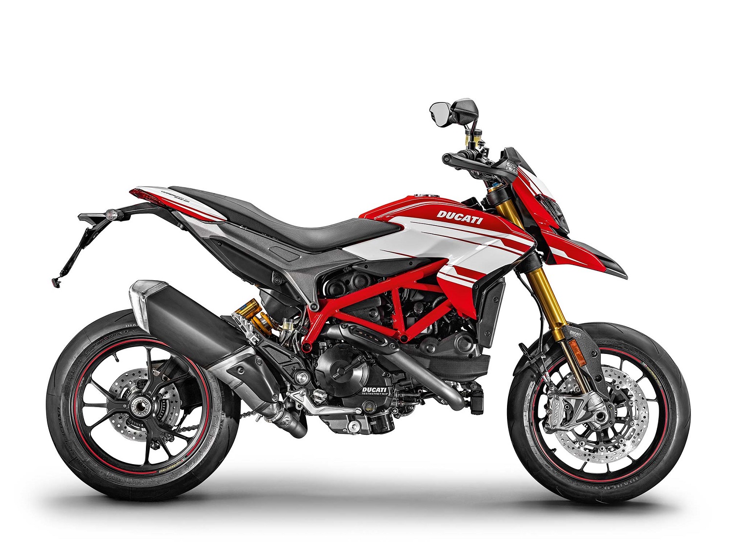 Hypermotard 939 SP在外觀上與一般版相同，紅色的管式車架與L型雙缸引擎原本就是完美搭配