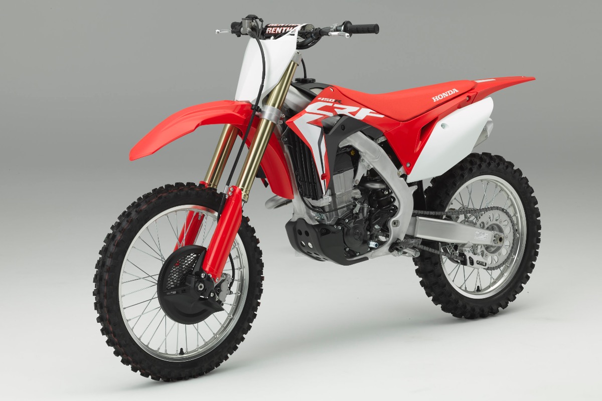 HONDA CRF450R 算是場地專用的性能越野車,雖然只有60hp 左右的馬力,但車重只有106kg,騎起來絕對爽快