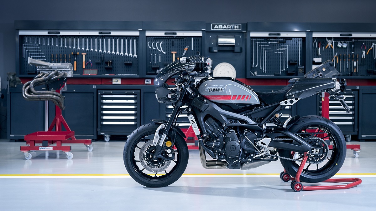 YAMAHA XSR900 Abarth迷人之處除了全球稀少的695輛限定外，全車改裝都是由Abarth親自操刀！