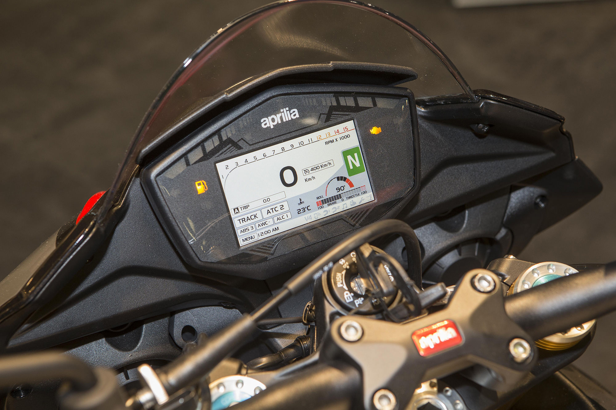 New Tuono / RSV4 所使用的彩色TFT儀錶板能夠讓騎士易於判別資訊