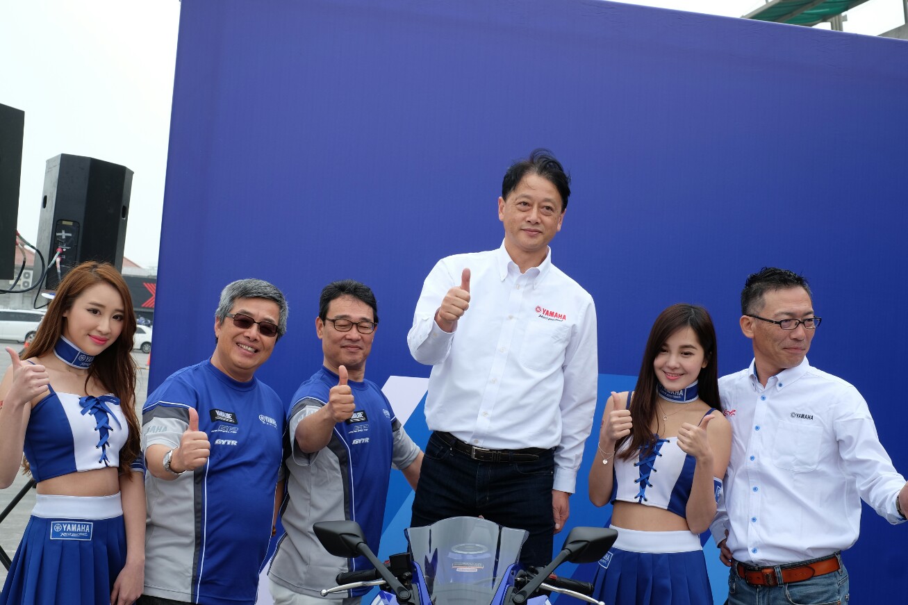 台灣山葉總經理武田真二與長官們一同揭幕