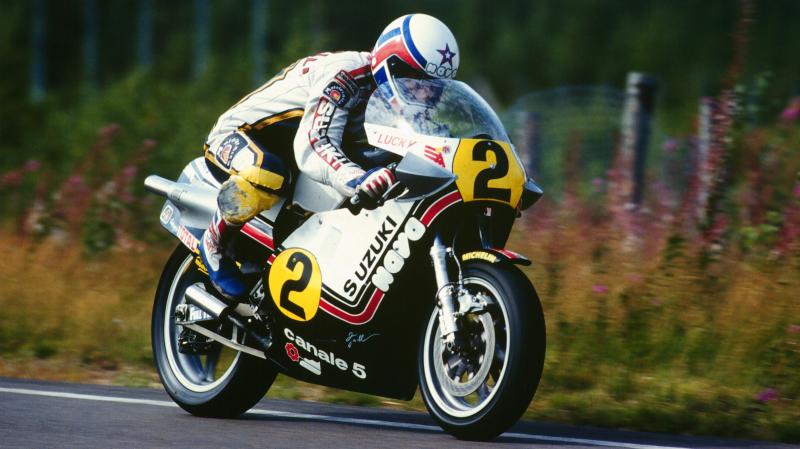 MARCO LUCCHINELLI的RG500以白色作為底色,加入深藍和紅色的點綴,看起來非常有質感