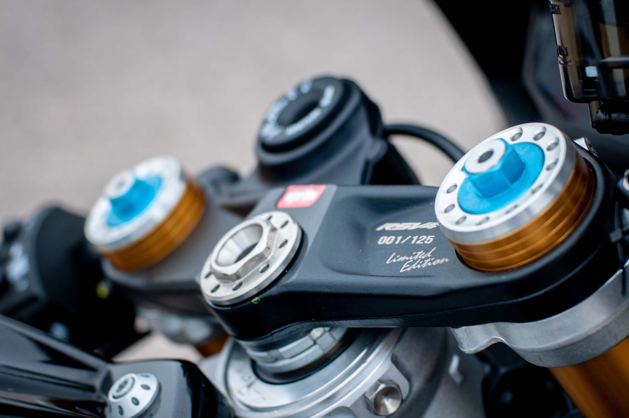 在三角台上能夠看見誘人的限量編號  Photos: © 2018 Jensen Beeler / Asphalt & Rubber