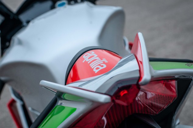 在車尾部分也做了一個相當殺的造型設計